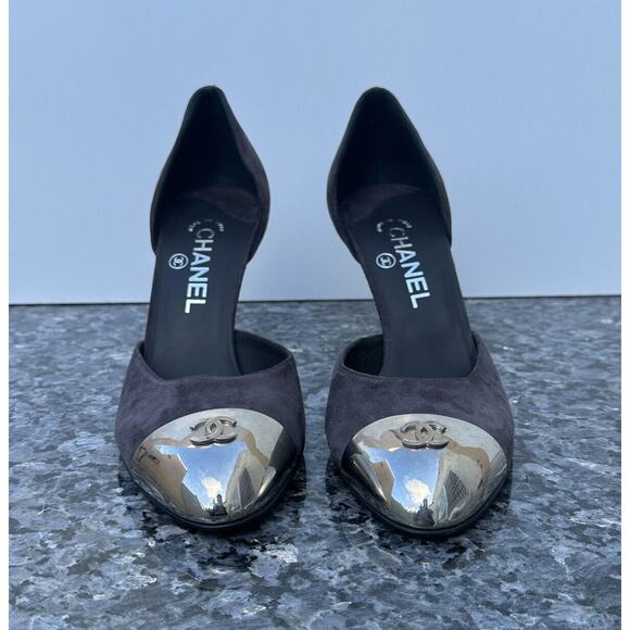 CHANEL CC silvery cap toe Gray Suede Leather heel pumps Size 39.5 - Picture 1 of 12